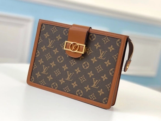 WIS CHANELUTCH LOUIS VUITTON 0811